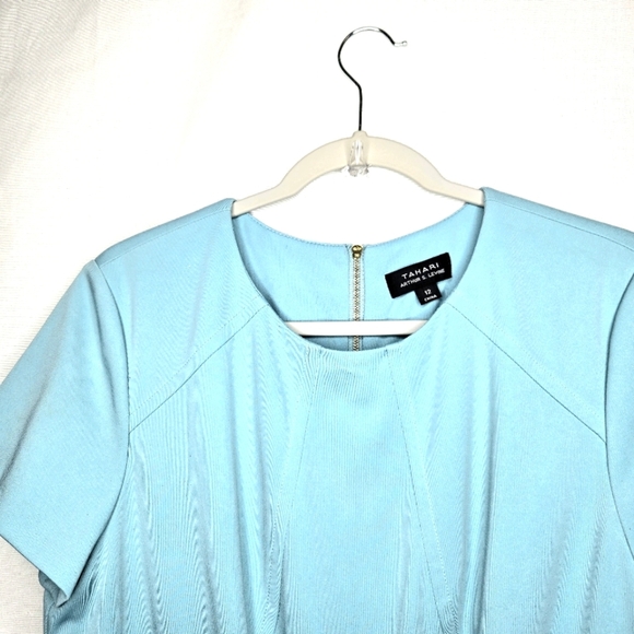 Tahari Capped Sleeve Dress. Aqua Blue Size 12 - Picture 4 of 15